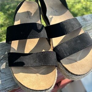 Universal Thread Black and Tan Espadrille Sandals